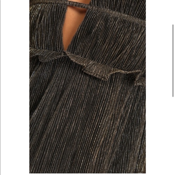 LULU’S Stunning Low Neck-Line Gown - Picture 5 of 12